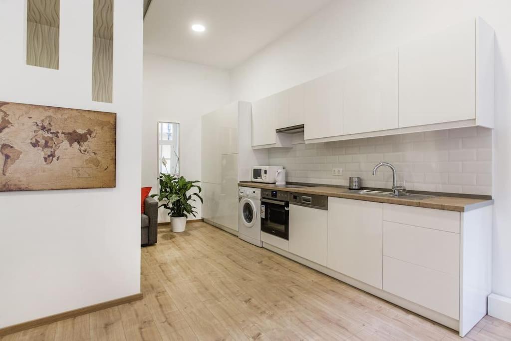 Designer Dream Home In The Ruin Bar District W A/C ブダペスト エクステリア 写真